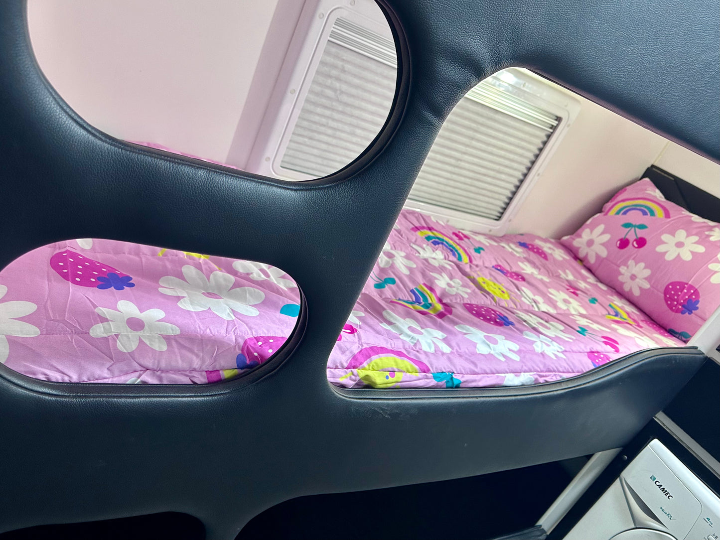 Single Bunk Bed Caravan Zip Quilt - Berry Bliss