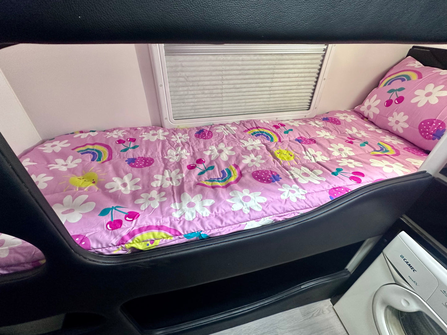 Single Bunk Bed Caravan Zip Quilt - Berry Bliss
