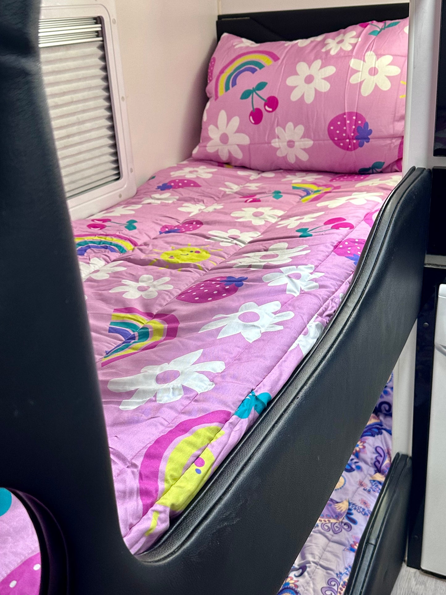 Single Bunk Bed Caravan Zip Quilt - Berry Bliss