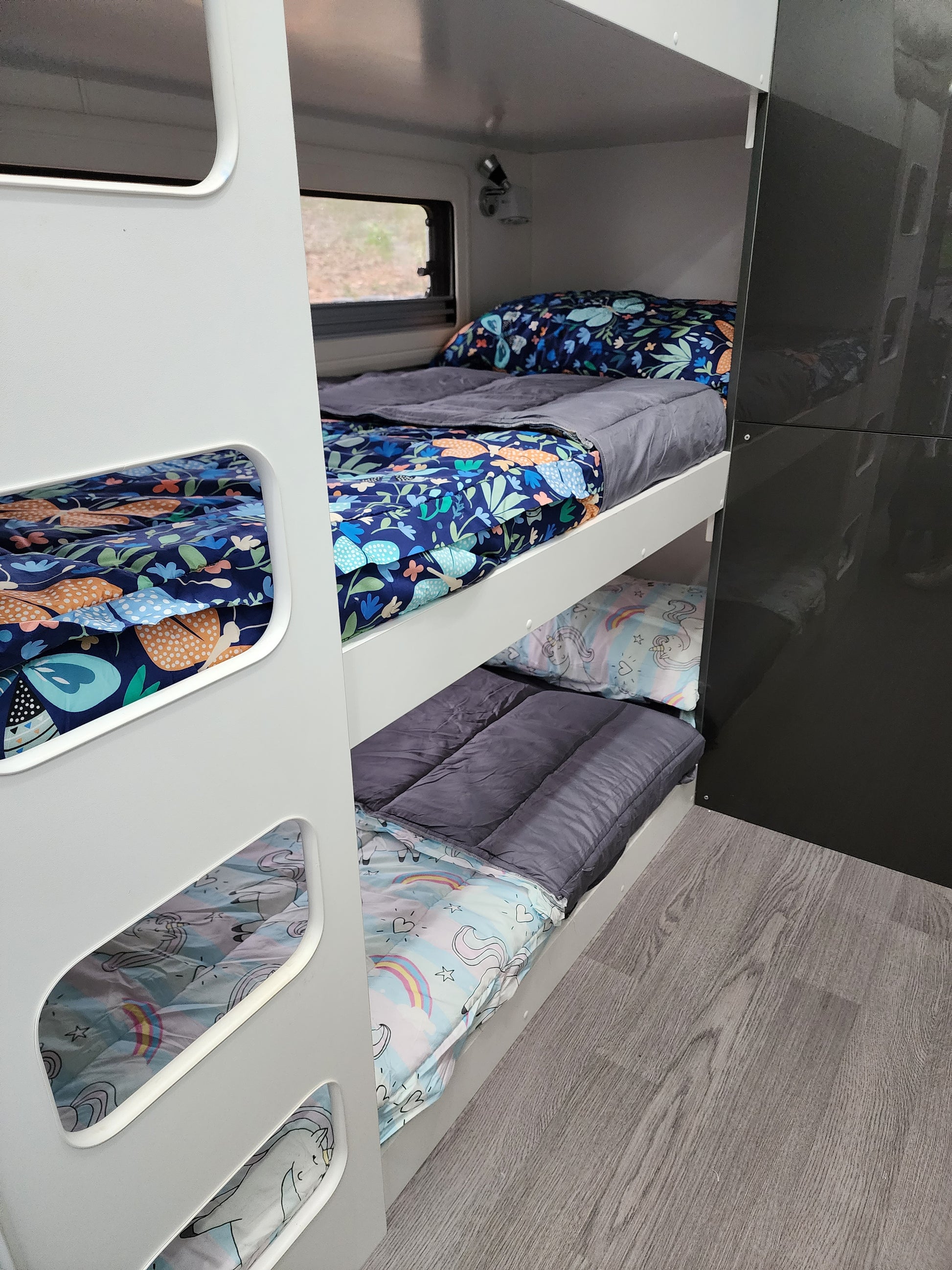 Single Bunk Bed Caravan Zip Quilt Unicorn – Van Threadz